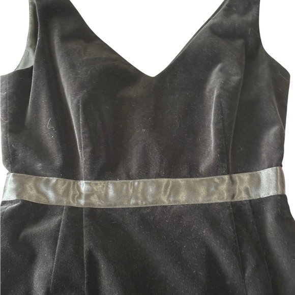 J. Crew Women’s Black Velvet Cocktail Dress Sleeveless V-Neck Party LBD Size 6 - Picture 4 of 9